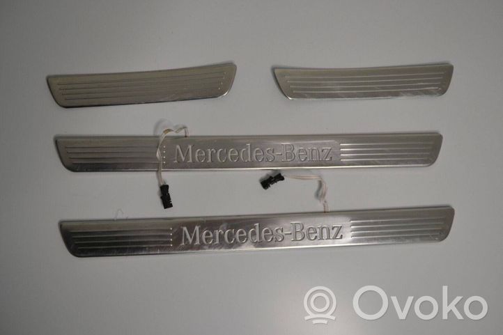 Mercedes-Benz CLA C117 X117 W117 Kynnysverhoilusarja (sisä) A1766805800 