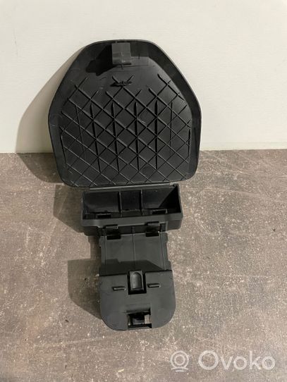 BMW 7 G11 G12 Staffa supporto del triangolo d’emergenza 7383584