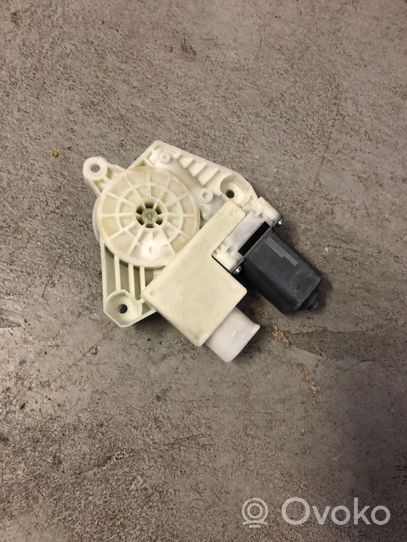 BMW 5 G30 G31 Motorino alzacristalli della portiera anteriore 7455081