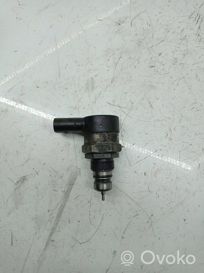 BMW 7 F01 F02 F03 F04 Regulator ciśnienia paliwa 0281002949