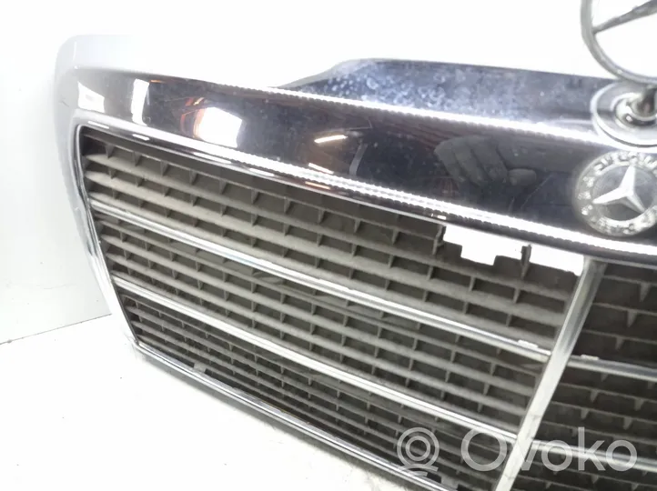 Mercedes-Benz 190 W201 Front grill 