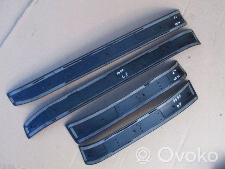 Audi A4 S4 B5 8D Rivestimento posteriore minigonna laterale 