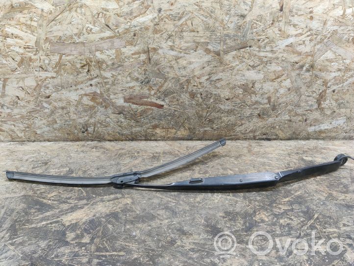 Infiniti G35 Front wiper blade arm B60LD01