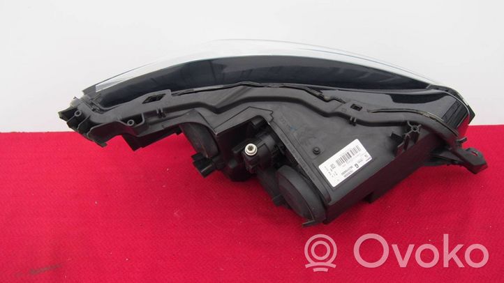 Peugeot 208 Lampa przednia 9823194080