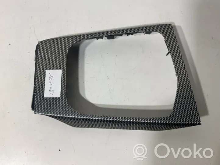 BMW 3 G20 G21 Pavarų perjungimo svirties apdaila (plastikinė) 9R962474001