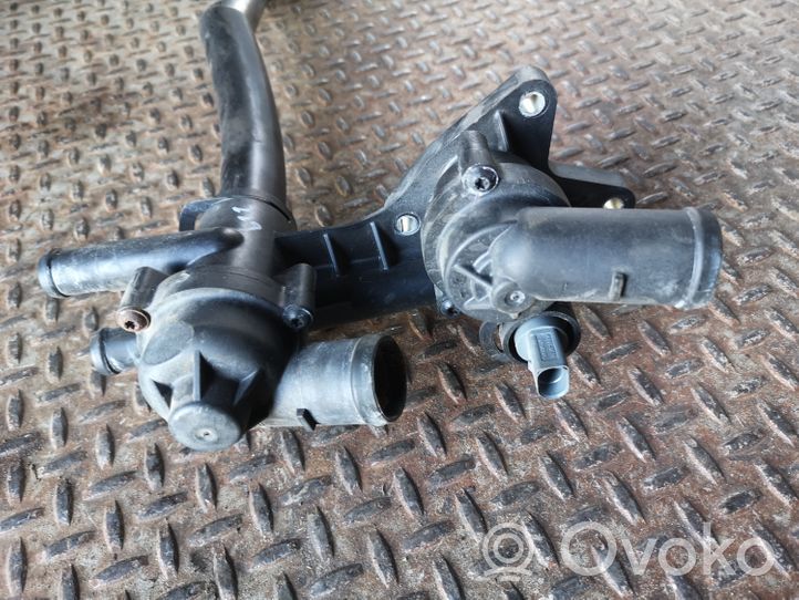 Skoda Yeti (5L) Termostat / Obudowa termostatu 03C121121D