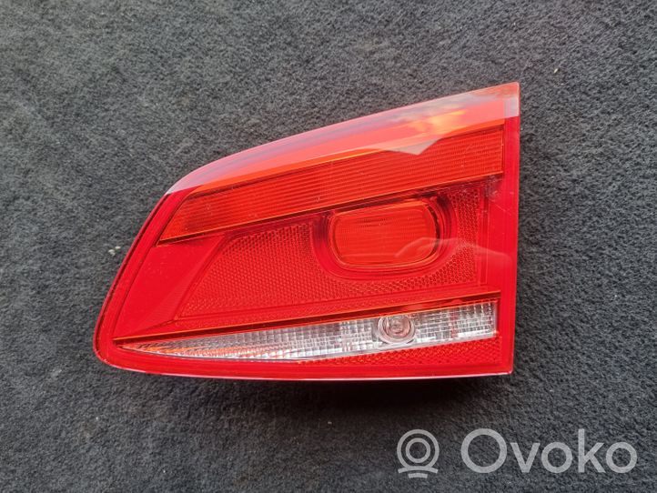 Volkswagen PASSAT B7 Luces portón trasero/de freno 3AF945094J