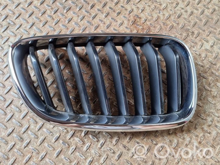 BMW 2 F22 F23 Grille calandre supérieure de pare-chocs avant 7295524