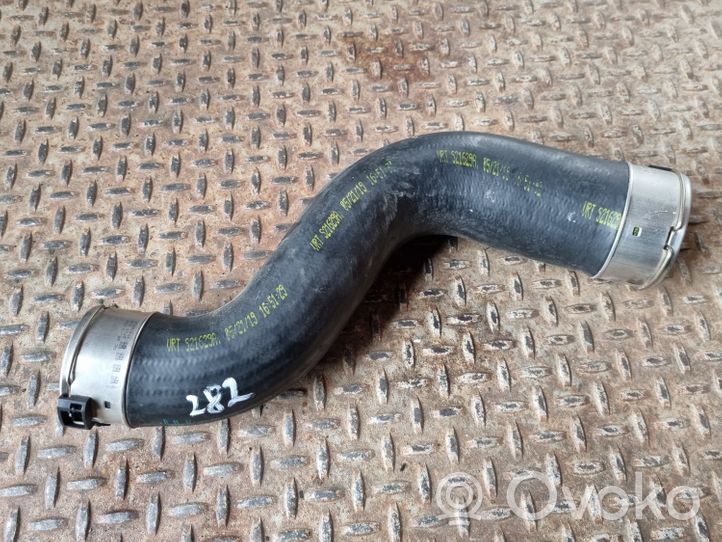 BMW 2 F22 F23 Tube d'admission de tuyau de refroidisseur intermédiaire 8518474