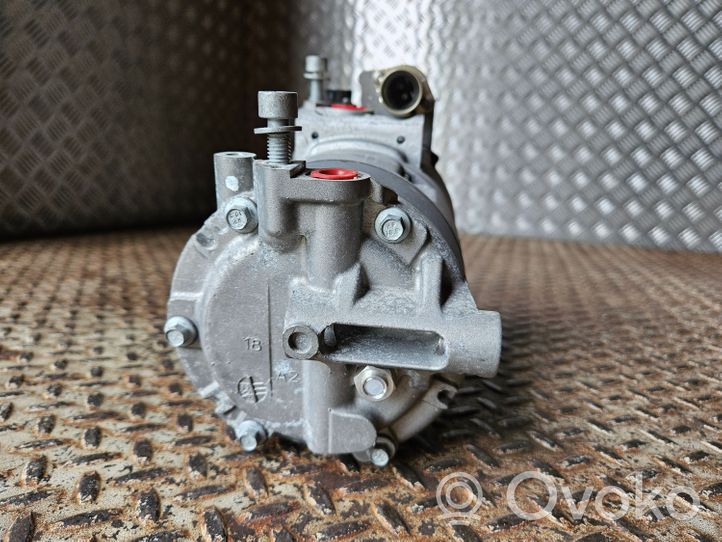 BMW 5 G30 G31 Compressore aria condizionata (A/C) (pompa) 6998210