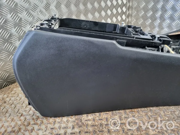 BMW 5 G30 G31 Center console 9362721