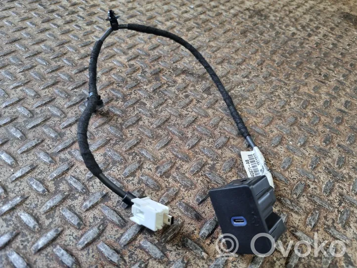 Ford Escape IV Enchufe conector USB LJ6T14G671AB