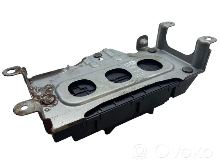 Toyota RAV 4 (XA40) Scatola di montaggio relè G384347050