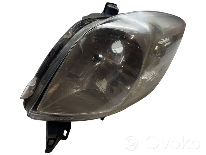 Toyota Yaris Lampa przednia 8117052570