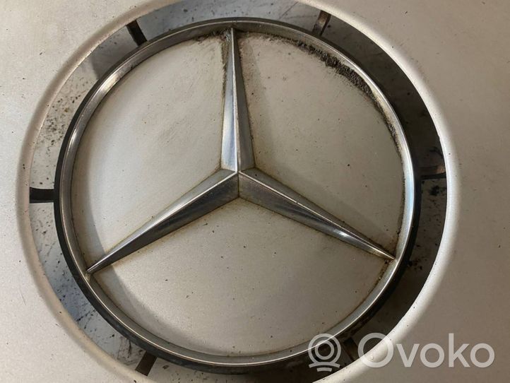 Mercedes-Benz E W124 Mozzo/copricerchi/borchia della ruota R15 1244011424