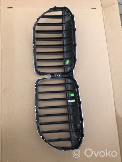 BMW 7 G11 G12 Grille calandre supérieure de pare-chocs avant 51138494817