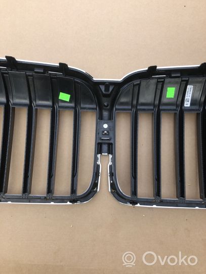 BMW 7 G11 G12 Grille calandre supérieure de pare-chocs avant 51138494817