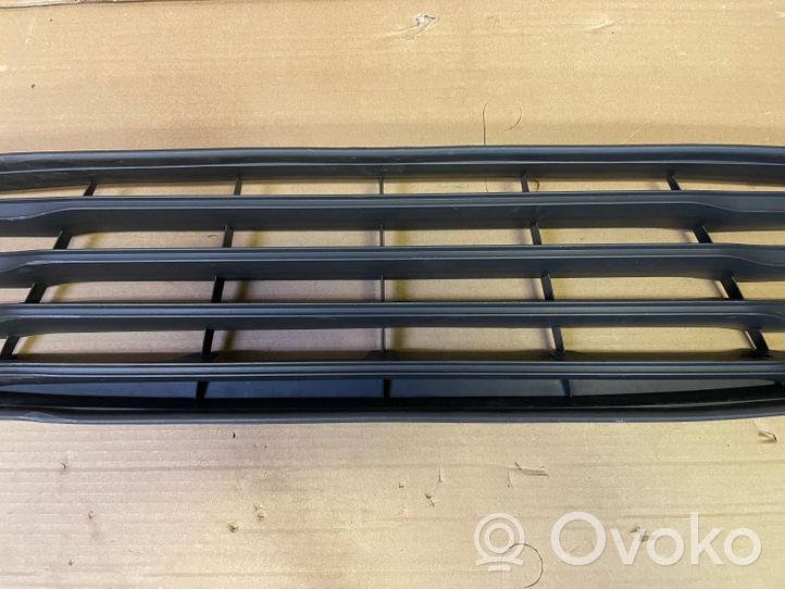 Ford Transit Custom Grille inférieure de pare-chocs avant 