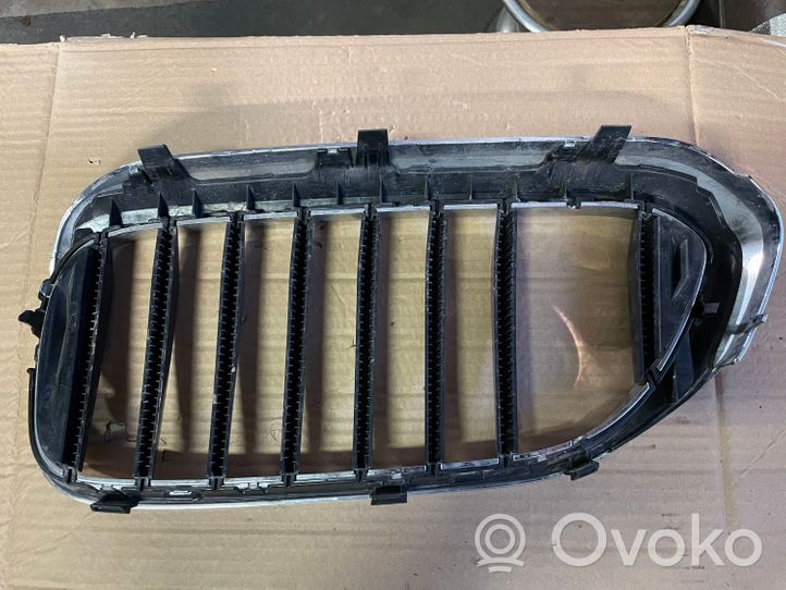 BMW 5 G30 G31 Grille de calandre avant 51137383520