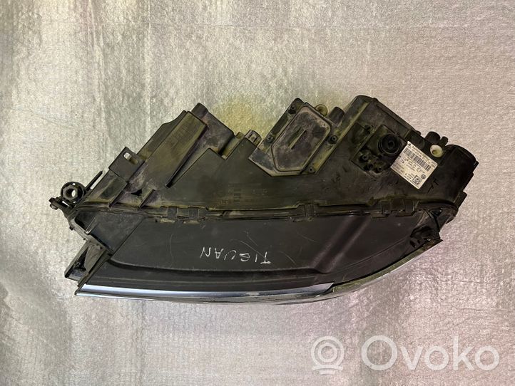 Volkswagen Tiguan Lampa przednia 5NB941081A