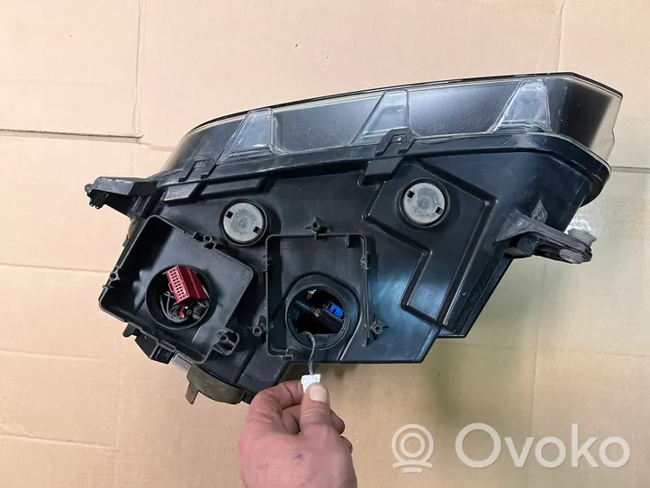 Volkswagen Amarok Lampa przednia 2H1941016AF