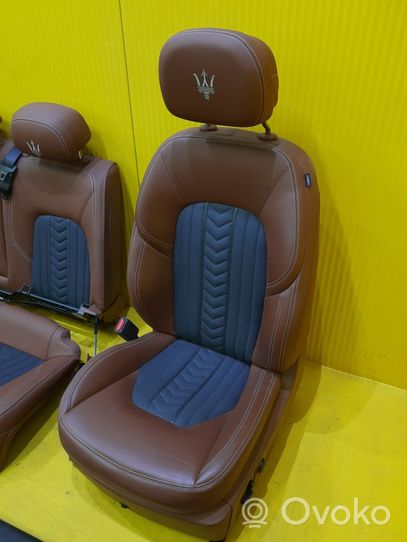 Maserati Levante Комплект сидений 