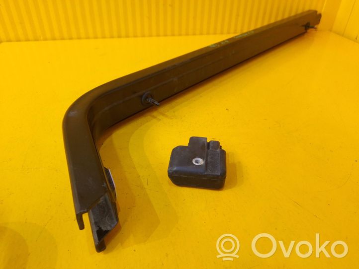 Renault Express Sliding door bottom rail 777606702R