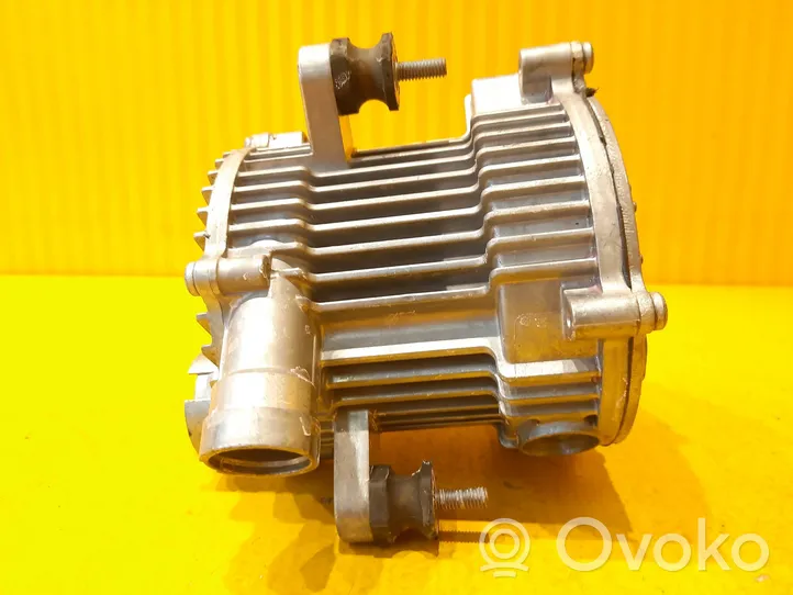 Audi Q3 F3 Antrinis oro siurblys 04E959135C