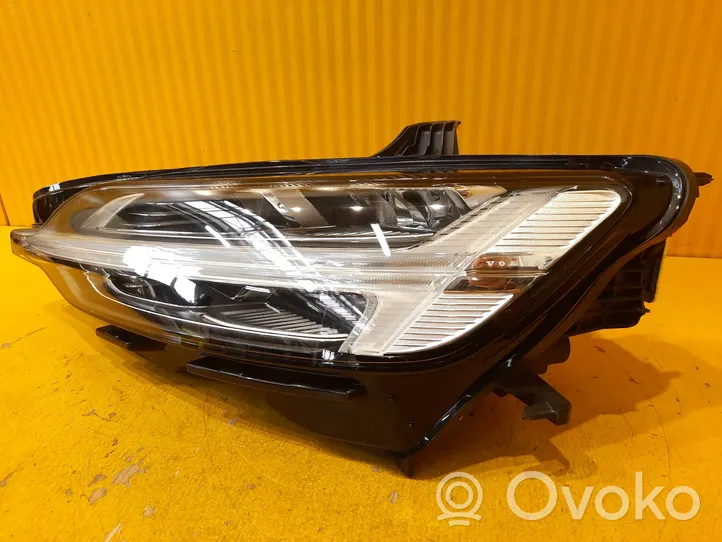 Volvo V60 Lampa przednia 