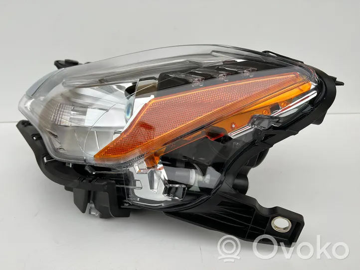 Maserati Quattroporte Lampa przednia 670104202