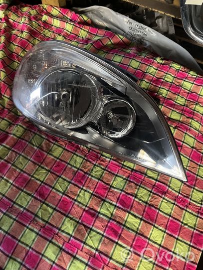 Volvo V60 Lampa przednia 31299995