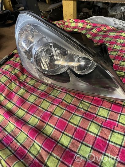 Volvo V60 Lampa przednia 31299995