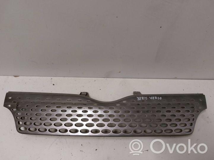 Toyota Yaris Verso Etupuskurin ylempi jäähdytinsäleikkö 5311152060