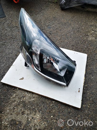 Opel Vivaro Lampa przednia 93867948