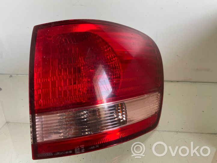 Toyota Avensis Verso Lampa tylna 765201