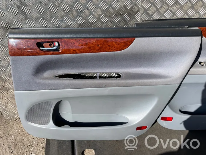 Toyota Avensis Verso Rivestimento del pannello della portiera anteriore 