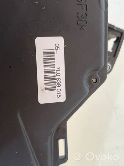 Volkswagen Touran I Rear door lock 7L0839015