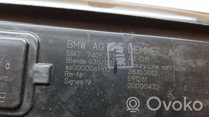 BMW 5 G30 G31 Copertura del rivestimento del sottoporta anteriore 7405773