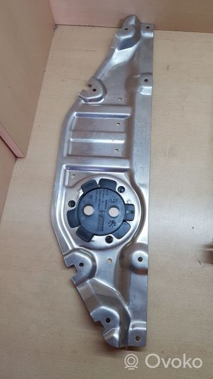 BMW 4 G22 G23 G24 G26 Osłona dolna silnika 7447143