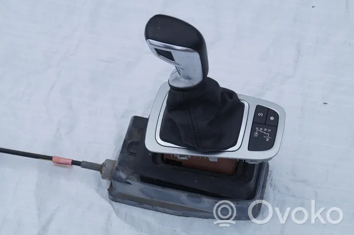 Citroen C5 Gear shifter/selector 9681617780