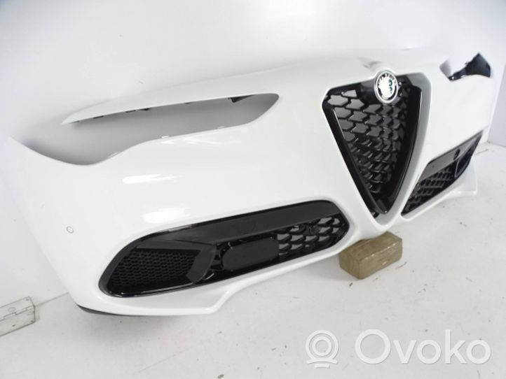 Alfa Romeo Stelvio Zderzak przedni 