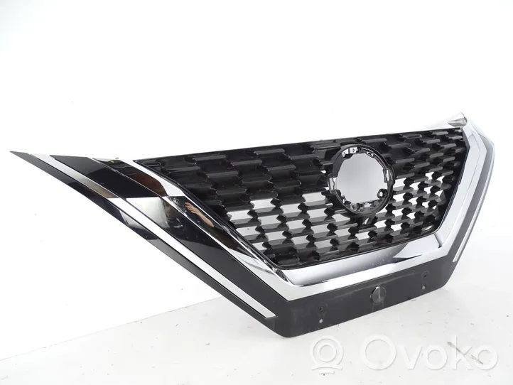 Nissan Qashqai J12 Grille calandre supérieure de pare-chocs avant 62310-6UA