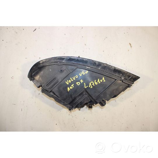 Volvo V50 Lampa przednia 30698886