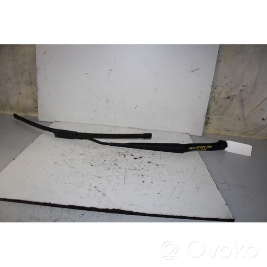 Renault Koleos I Front wiper blade arm 