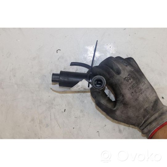 Honda CR-V Windscreen/windshield washer pump 