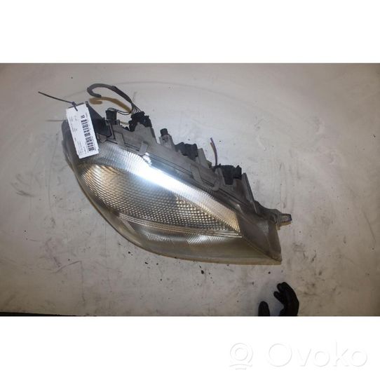 Mercedes-Benz Vaneo W414 Lampa przednia 