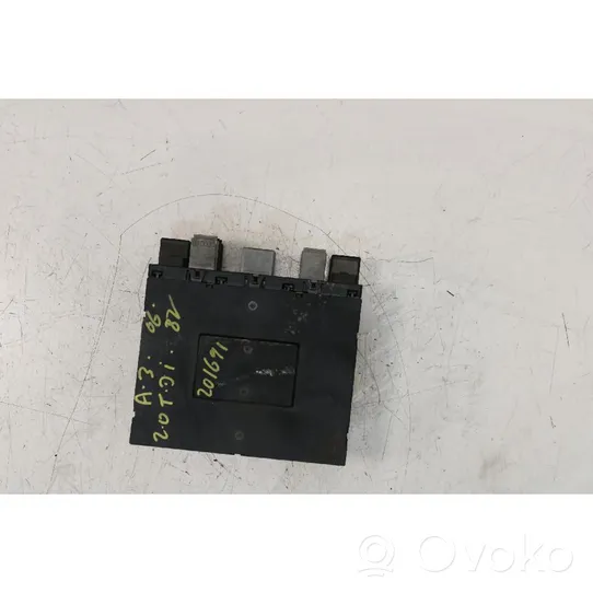 Audi A3 S3 8P Module de fusibles 