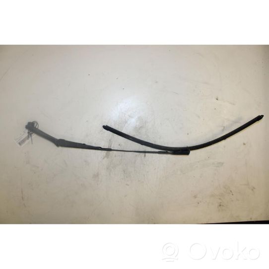 Audi Q2 - Front wiper blade arm 