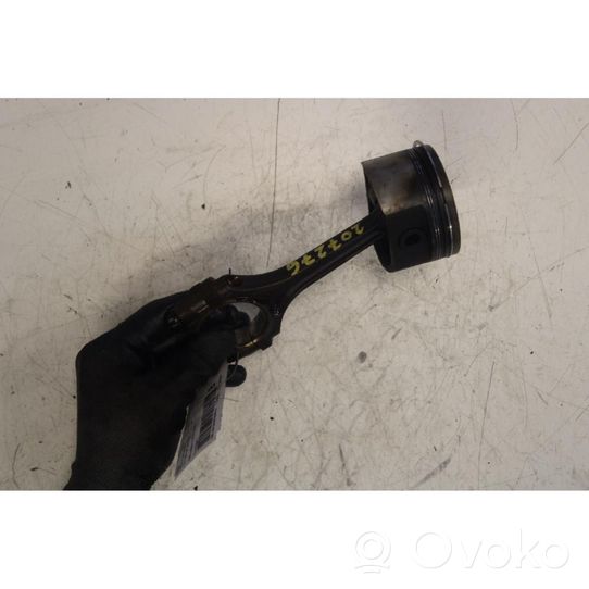 Daihatsu Terios Piston with connecting rod 