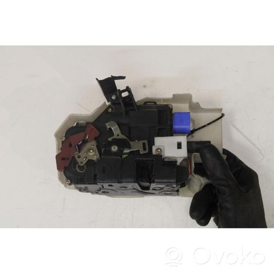 Volkswagen Touareg I Rear door lock 